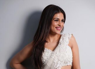 Shraddha Das Instagram - Dhee 15 Saree : @frontierphagwara Accessories: @the_jewel_gallery Styling : @avanipratapgumber Hair : @salomipillai Make up : @hareshwarp 📸 @stolenartss_photography #dhee #hyderabad #sareelove #shraddhadas Hyderabad India