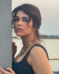 Shraddha Das Instagram - 🦋 Outfit : @freakinsindia Jewellery : @viariaccessories Styling : @avanipratapgumber Heels : @bagatt.india @prpundit HMU : @versatile_makeoversartist #alltimefitness #gymopening #bhubaneswar #orissa Odisha Bhubaneswar