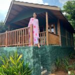Shraddha Das Instagram - Kashmiri cottage vibes in Maharashtra 😍 @canaryislandslonavala Wearing a customised @sugankesar chikankari kurta🌸 Earrings : @the_jewel_gallery #travelgram #lonavla #shraddhadas Canary Islands Resort & Spa