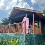 Shraddha Das Instagram - Kashmiri cottage vibes in Maharashtra 😍 @canaryislandslonavala Wearing a customised @sugankesar chikankari kurta🌸 Earrings : @the_jewel_gallery #travelgram #lonavla #shraddhadas Canary Islands Resort & Spa