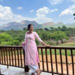 Shraddha Das Instagram – Kashmiri cottage vibes in Maharashtra 😍 @canaryislandslonavala
Wearing a customised @sugankesar chikankari kurta🌸
Earrings : @the_jewel_gallery

#travelgram #lonavla #shraddhadas Canary Islands Resort & Spa