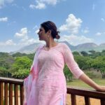 Shraddha Das Instagram – Kashmiri cottage vibes in Maharashtra 😍 @canaryislandslonavala
Wearing a customised @sugankesar chikankari kurta🌸
Earrings : @the_jewel_gallery

#travelgram #lonavla #shraddhadas Canary Islands Resort & Spa