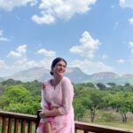 Shraddha Das Instagram – Kashmiri cottage vibes in Maharashtra 😍 @canaryislandslonavala
Wearing a customised @sugankesar chikankari kurta🌸
Earrings : @the_jewel_gallery

#travelgram #lonavla #shraddhadas Canary Islands Resort & Spa