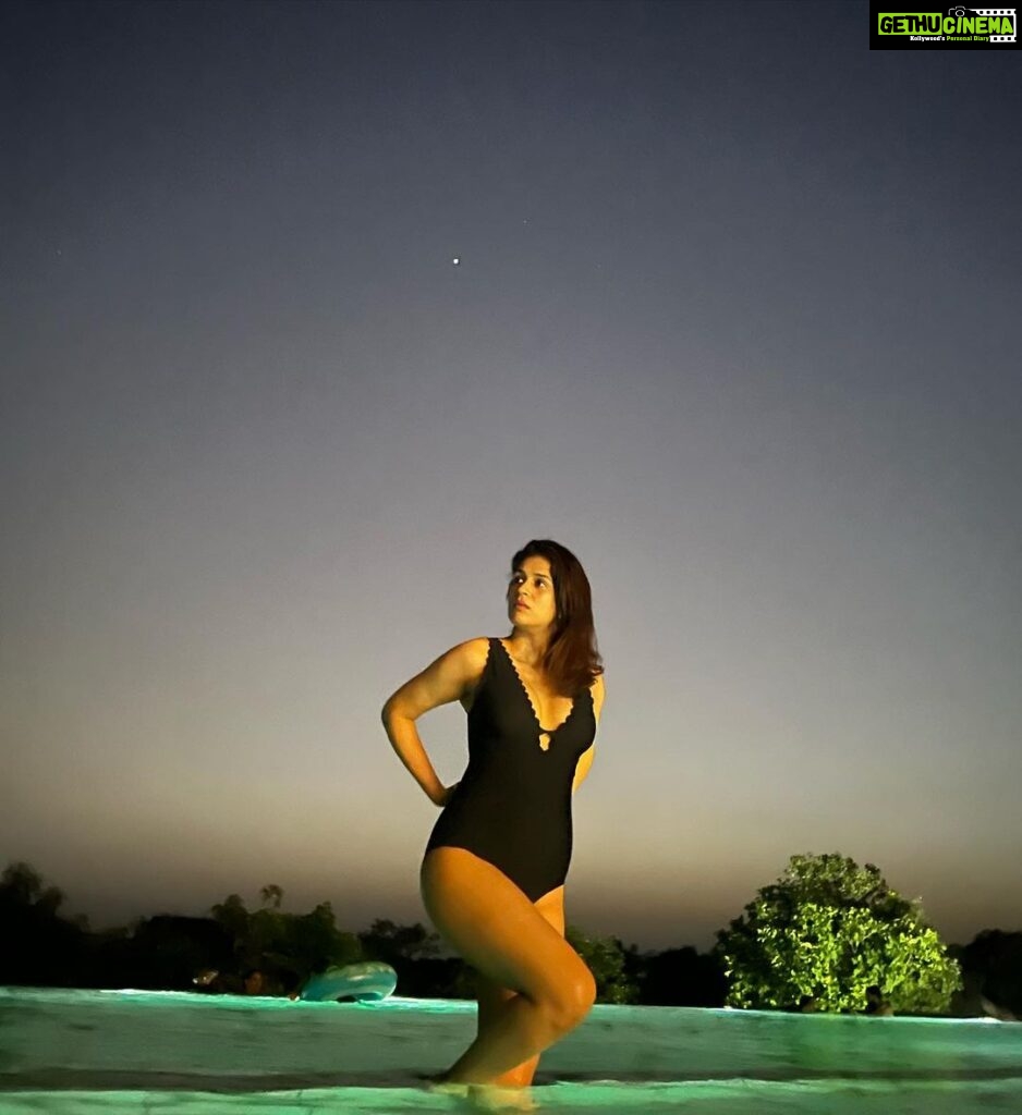 Shraddha Das Instagram - About last night! Swimming under the stars 🤩✨⭐️ Discovered another new place just a few hours from home ! @canaryislandslonavala Canary Islands Resort & Spa