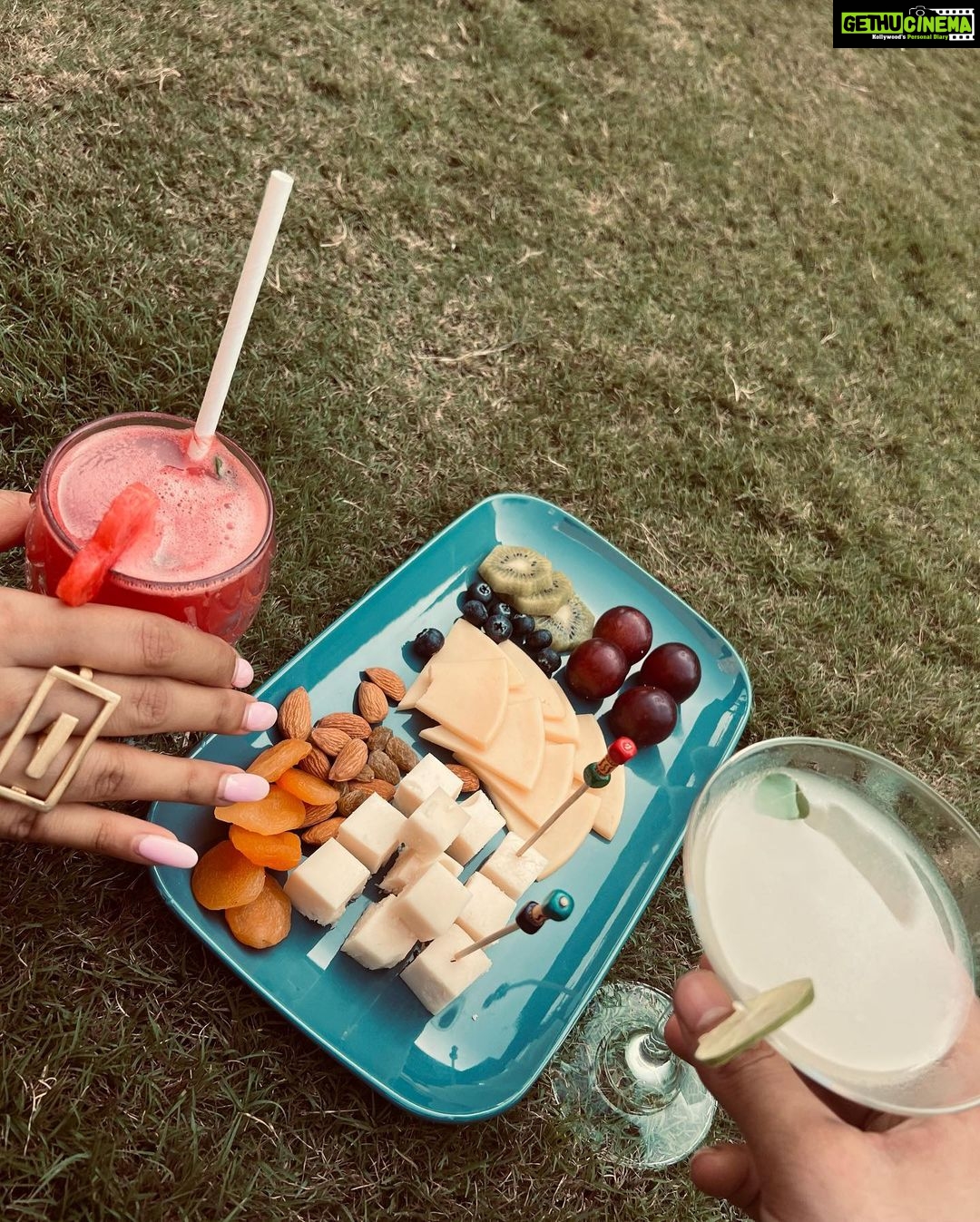 Shraddha Das Instagram - 🧀🍷☕️🧁🌸 everything at @radissonresortandspalonavala 👗 @poshaffair.co , @viralmantra 💍 @the_jewel_gallery Bag : @thegusto.in #travelgram #lonavlatrip #allthingsilove #shraddhadas Radisson Resort & Spa Lonavala
