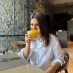 Shraddha Das Instagram - Obsessed with Mango sunset Margarita and chill vibes at @radissonresortandspalonavala 🍹🥭 #travelgram #margaritamango #shraddhadas Radisson Resort & Spa Lonavala