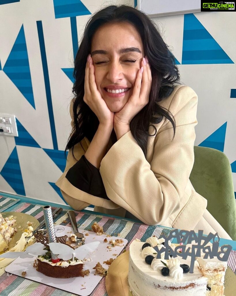 Shraddha Kapoor Instagram - Happy Birthday wish karo mujhe but kuch alag creative style mein 🙃💃🥳