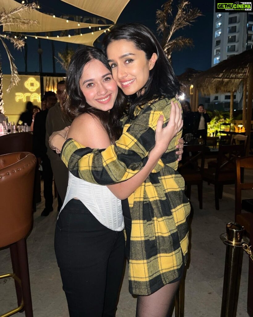 Shraddha Kapoor Instagram - You na 😍 didn’t want to let go of our hug only 😘 Love you @jannatzubair29 💜