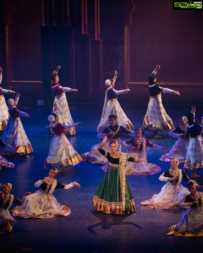 Shraddha Kapoor Instagram - My favourite part - This THALI 🤤 aaand me wearing Paithani 🔥 with a fun twist by @manishmalhotra05 @nmacc.india - You’ve to see it to believe it 😍 What a proud moment for India to have such a world class Cultural Centre! Hair by @nikitamenon1 Photo by @shivamm_paathak Styled by @namrata.deepak_ Make up by me! 😉