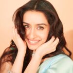 Shraddha Kapoor Instagram – Jhoothi ne aasmaan hi lapet liya 😋☁️