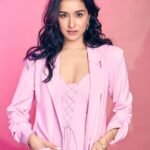 Shraddha Kapoor Instagram – It’s Monday! Let’s slay today 💪🏼 

🙃🤥😜