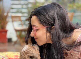 Shraddha Kapoor Instagram - Kisme himmat hai Sunday ko Sun aur mere beech mein aane ki??? 🌞🙃