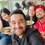 Shraddha Kapoor Instagram - Foodies United😁🦦🧡 Pani Puri Pyaar by @padminikolhapure Ragda Pattice Pyaar by @tejukolhapure