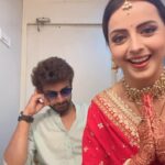 Shrenu Parikh Instagram - Karni padegi! 🤪 . #trendingreels #reelitfeelit❤️❤️ #shrenuparikh #samarthjurel #maihar #maitree #instagood
