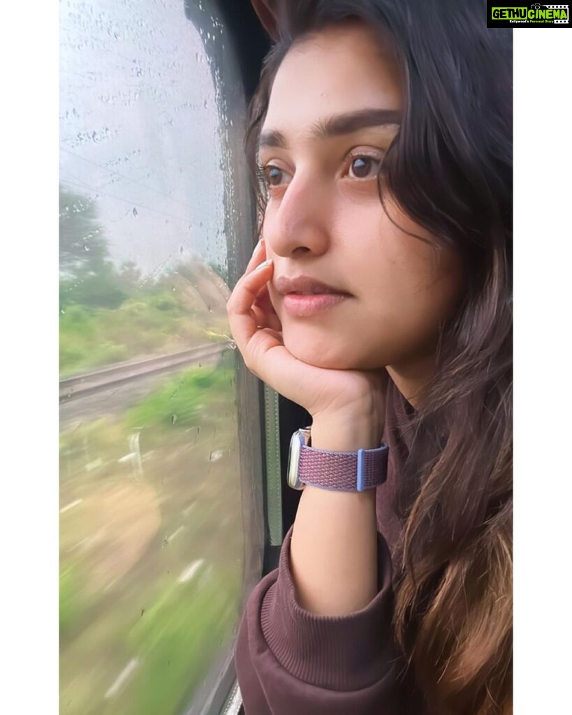 Shreya Anchan Instagram - Train journey after a long time ♥️ #mangalorediaries