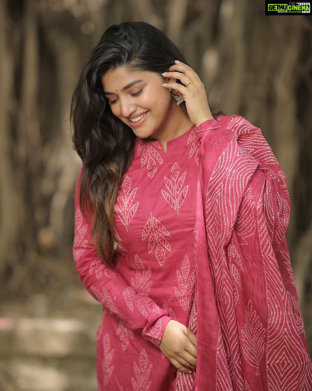 Shreya Anchan Instagram - Live life in full boom 🌸 . . . . Wearing @vintageclosetofkamali 🫶🏻