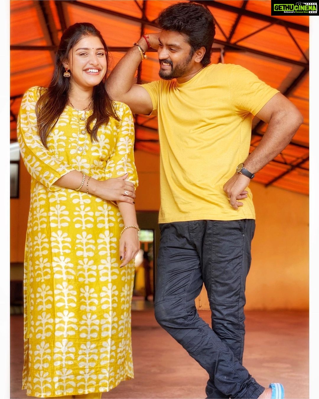 Shreya Anchan Instagram - Ooi pondati 😘 Every time i see you i fall in love all over again 😘❤️🥰🤗 . . . Salwar: @vintageclosetofkamali