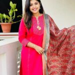 Shreya Anchan Instagram - Wearing @vintageclosetofkamali ✨ Accessories @cheapokart ✨