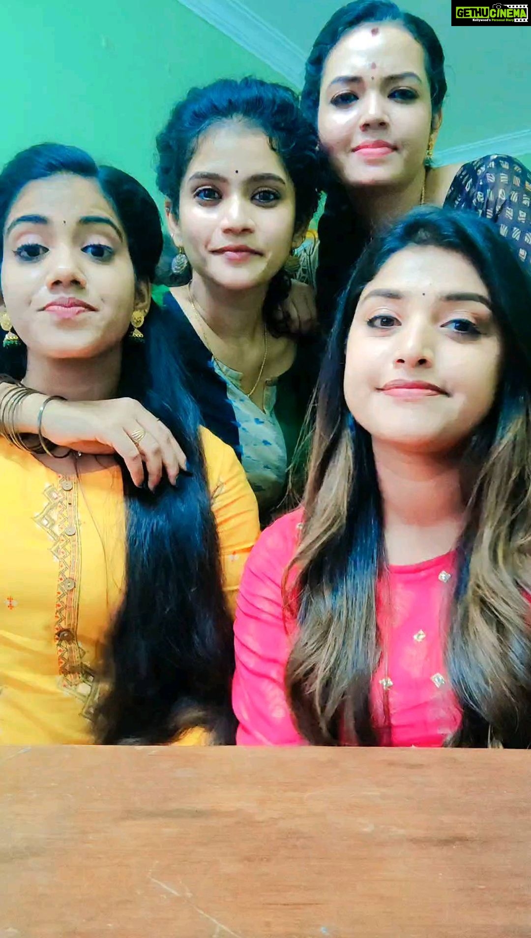 Shreya Anchan Instagram - Sister's edition ππ #shreyasidhu #shreyaaanchan #shreya #subikshakaya #arifaarafat #preetha #preethasuresh #preethareels #preetha_suresh21 #instagramreels #sistersquad #rajiniserial #zeetamizhserial #zeetamilserials