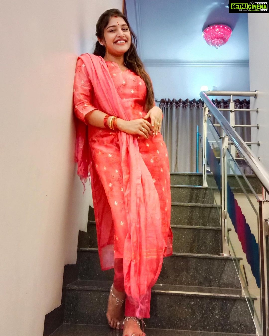 Shreya Anchan Instagram - Wearing: @vintageclosetofkamali 💕