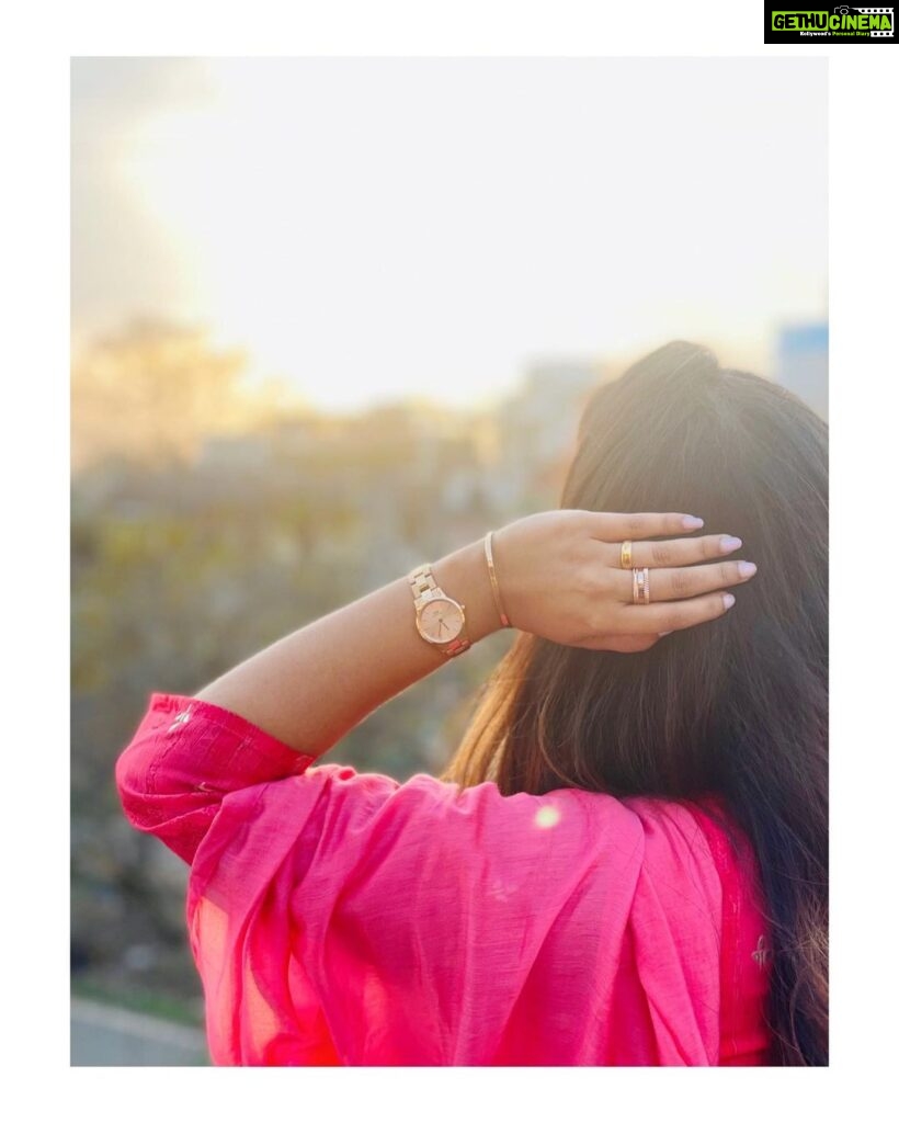Shreya Anchan Instagram - Starting the year right with @danielwellington End Of Season sale. Get up to 50% off on your favourite timepieces. Plus, you guys get an additional 15% off with my code "SHREYAO" #danielwellington #Ad