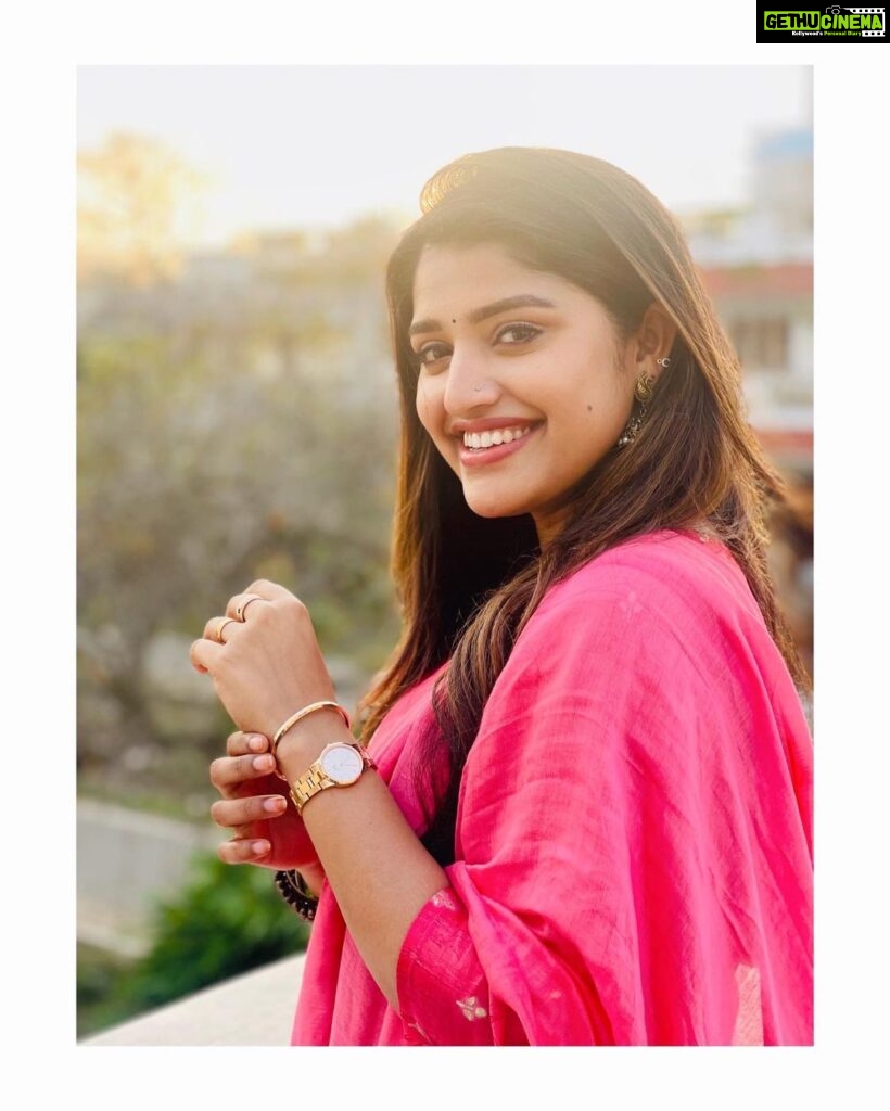 Shreya Anchan Instagram - Starting the year right with @danielwellington End Of Season sale. Get up to 50% off on your favourite timepieces. Plus, you guys get an additional 15% off with my code "SHREYAO" #danielwellington #Ad