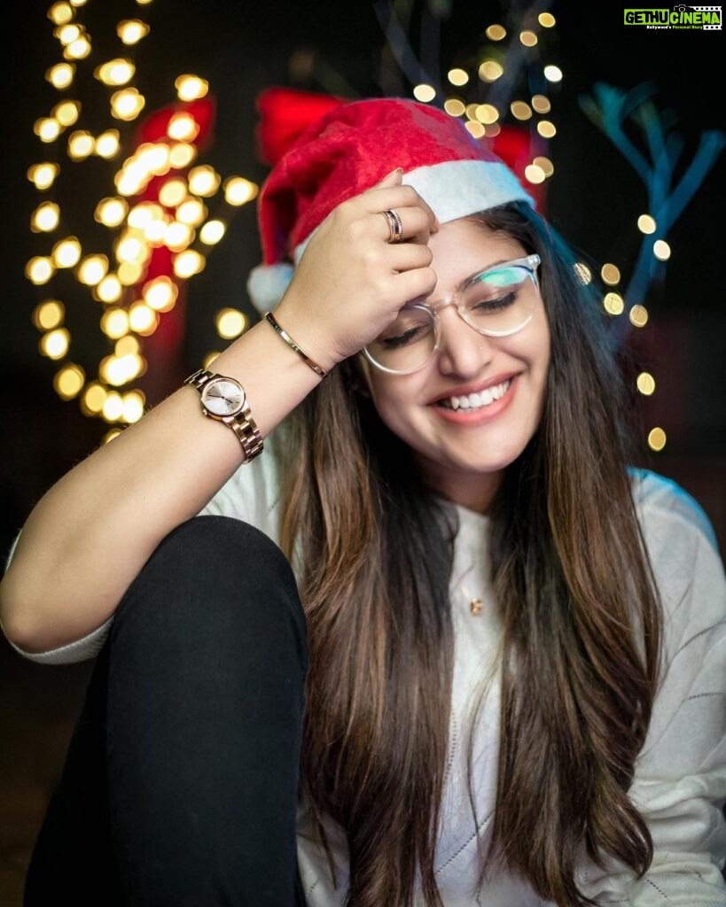Shreya Anchan Instagram - Layer up this Holiday season with @danielwellington 🎄❤️ Get up to 50% off when buying 3 or more items, additionally use my code SHREYAO to get 15% more 😍 Happy Shopping 🎁 #DanielWellington #ad Photo Credit : @dhanush__photography 😍