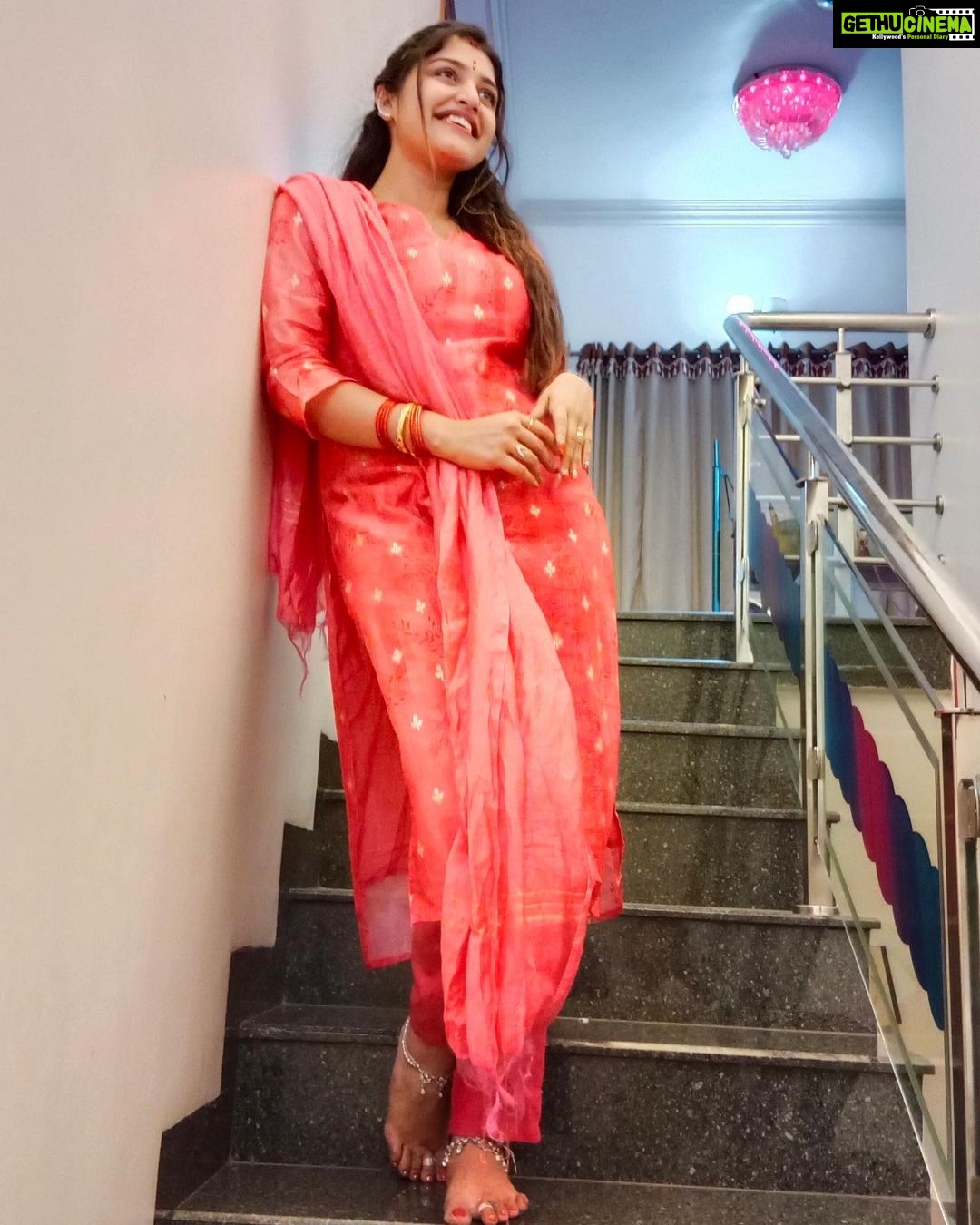 Shreya Anchan Instagram - Wearing: @vintageclosetofkamali 💕