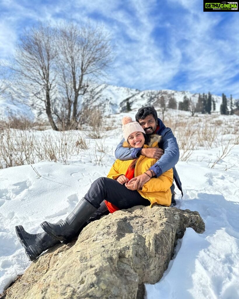 Shreya Anchan Instagram - My favorite destination with my favorite person 💜 #kashmirdairies♥ #heavenonearth Thank you @touronholidays for making this trip hassle free for us 😍🤗 It’s been a memorable one 💕