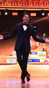 Shreyas Talpade Instagram - From the archives of Zee Chitra Gaurav Awards 😎🕺🏻