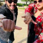 Shreyas Talpade Instagram - And we switch 😎 Make way for Kannada × Marathi fusion vibe #Pushpavati 🤙 @radhika_kumarswamy you are such a sport & as we call it…a complete enthu cutlet. M truly having a great time doing this film with you. Cheers to #Ajagratha.