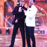 Shreyas Talpade Instagram - About Last Evening ✨ Do Host Bane Dost at Dadasaheb Phalke Awards 2023! @ronitboseroy bhai you're such a darling and all I can say is...Picture अभी बाकी है मेरे दोस्त! Would love to work again and again with you. #dadasahebphalkeawards
