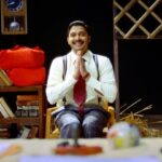 Shreyas Talpade Instagram – Miliye Mahipat Babruvahan se jo hai ek sadharan sa sapna dekhne vala ek samanya vyakti.. 

Dekhiye Inki Kahani ‘Typecaste’ #Blockbuster of the month mein, 8th January, Sunday at 2PM and 8 PM on @tataplay Theatre Ch. No.316​

#ZeeTheatre #Typecaste #ShreyasTalpade #AtulMathur #AaditiPohankar #UtkarshMazumdar #Theatre #Comedy #LoveStory #SocialIssue #WorldTheatre #TheatreLife #TheatreKid #HindiTheatre #Drama #Teleplay