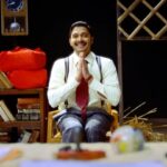 Shreyas Talpade Instagram - Miliye Mahipat Babruvahan se jo hai ek sadharan sa sapna dekhne vala ek samanya vyakti.. Dekhiye Inki Kahani ‘Typecaste’ #Blockbuster of the month mein, 8th January, Sunday at 2PM and 8 PM on @tataplay Theatre Ch. No.316​ #ZeeTheatre #Typecaste #ShreyasTalpade #AtulMathur #AaditiPohankar #UtkarshMazumdar #Theatre #Comedy #LoveStory #SocialIssue #WorldTheatre #TheatreLife #TheatreKid #HindiTheatre #Drama #Teleplay