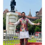 Shreyas Talpade Instagram - तूच माझी जन्मभूमी…तूच माझी कर्मभूमी…तू आहेस म्हणून मी आहे… मी महाराष्ट्राचा…महाराष्ट्र माझा. महाराष्ट्र दिनाच्या शुभेच्छा. खूप खूप आभार @bombaytimes team #MadhureetaMukherjee (It was such a delight meeting you after so long) #NehaMaheshwri for those beautiful & apt words. #Prathamesh for the lovely pics. Styled by: @dipesh_hingu Make up: @zaif_91 Hair: Saurabh