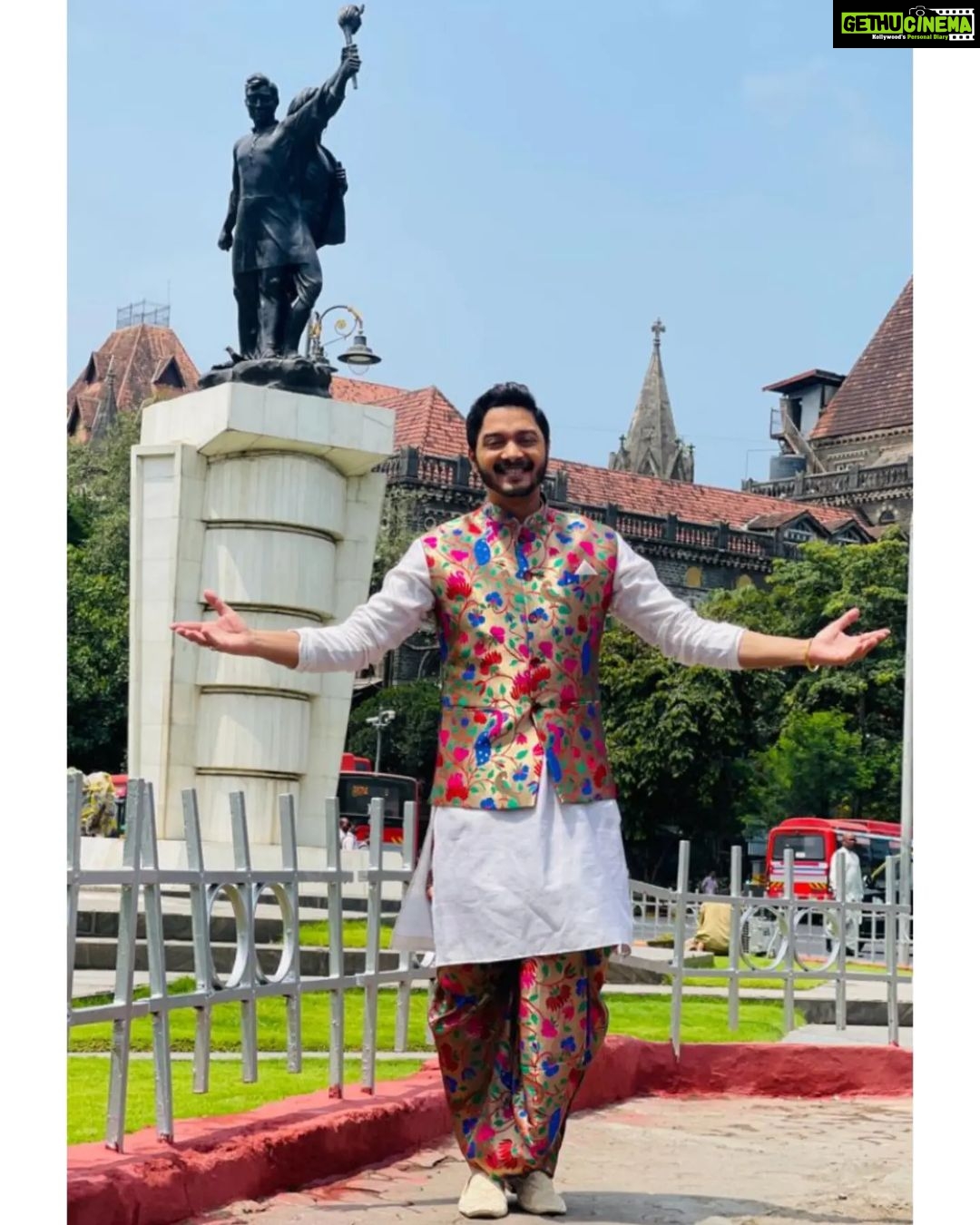 Shreyas Talpade Instagram - तूच माझी जन्मभूमी…तूच माझी कर्मभूमी…तू आहेस म्हणून मी आहे… मी महाराष्ट्राचा…महाराष्ट्र माझा. महाराष्ट्र दिनाच्या शुभेच्छा. खूप खूप आभार @bombaytimes team #MadhureetaMukherjee (It was such a delight meeting you after so long) #NehaMaheshwri for those beautiful & apt words. #Prathamesh for the lovely pics. Styled by: @dipesh_hingu Make up: @zaif_91 Hair: Saurabh