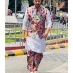 Shreyas Talpade Instagram - तूच माझी जन्मभूमी…तूच माझी कर्मभूमी…तू आहेस म्हणून मी आहे… मी महाराष्ट्राचा…महाराष्ट्र माझा. महाराष्ट्र दिनाच्या शुभेच्छा. खूप खूप आभार @bombaytimes team #MadhureetaMukherjee (It was such a delight meeting you after so long) #NehaMaheshwri for those beautiful & apt words. #Prathamesh for the lovely pics. Styled by: @dipesh_hingu Make up: @zaif_91 Hair: Saurabh