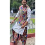 Shreyas Talpade Instagram - तूच माझी जन्मभूमी…तूच माझी कर्मभूमी…तू आहेस म्हणून मी आहे… मी महाराष्ट्राचा…महाराष्ट्र माझा. महाराष्ट्र दिनाच्या शुभेच्छा. खूप खूप आभार @bombaytimes team #MadhureetaMukherjee (It was such a delight meeting you after so long) #NehaMaheshwri for those beautiful & apt words. #Prathamesh for the lovely pics. Styled by: @dipesh_hingu Make up: @zaif_91 Hair: Saurabh