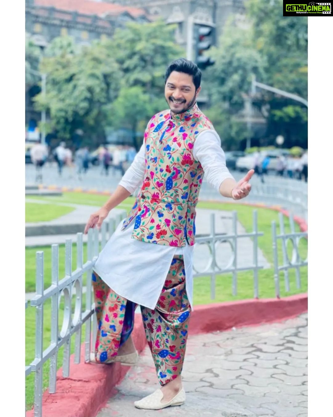 Shreyas Talpade Instagram - तूच माझी जन्मभूमी…तूच माझी कर्मभूमी…तू आहेस म्हणून मी आहे… मी महाराष्ट्राचा…महाराष्ट्र माझा. महाराष्ट्र दिनाच्या शुभेच्छा. खूप खूप आभार @bombaytimes team #MadhureetaMukherjee (It was such a delight meeting you after so long) #NehaMaheshwri for those beautiful & apt words. #Prathamesh for the lovely pics. Styled by: @dipesh_hingu Make up: @zaif_91 Hair: Saurabh
