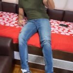 Shreyas Talpade Instagram - Dis isss houw ii tie my lacesss ae