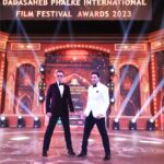 Shreyas Talpade Instagram - About Last Evening ✨ Do Host Bane Dost at Dadasaheb Phalke Awards 2023! @ronitboseroy bhai you're such a darling and all I can say is...Picture अभी बाकी है मेरे दोस्त! Would love to work again and again with you. #dadasahebphalkeawards