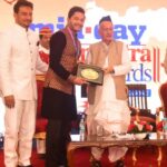 Shreyas Talpade Instagram - Gratitude and Love continues! Thank you @middayindia for honoring me with #MaharashtraGouravAward 🙏 for Kaun Pravin Tambe. Thank you honourable Governor @bhagatsinghkoshyari sir for your time. Truly means a lot. 🙏🙏 @jaypraddesai @iamsudiptewari @shitalbhatia_official @neerajpofficial this one is for you. Kaun Pravin Tambe 🏏❤️ #MaharashtraGouravAward #gratitude #KaunPravinTambe