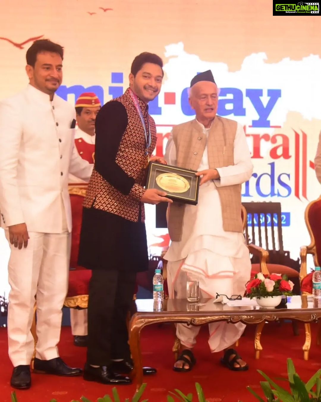 Shreyas Talpade Instagram - Gratitude and Love continues! Thank you @middayindia for honoring me with #MaharashtraGouravAward 🙏 for Kaun Pravin Tambe. Thank you honourable Governor @bhagatsinghkoshyari sir for your time. Truly means a lot. 🙏🙏 @jaypraddesai @iamsudiptewari @shitalbhatia_official @neerajpofficial this one is for you. Kaun Pravin Tambe 🏏❤️ #MaharashtraGouravAward #gratitude #KaunPravinTambe