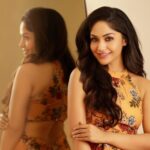 Shritha Sivadas Instagram - 💫more sunshine💫more sunsets💫more yellow💫 more happiness 💫. 📸: @nidhin_sajeev Styling : @ayshashamna MUAH: @shibin4865 Thanks : @maxxocreative Location: @olive_downtown @clicks.of.kichu @sam_fotographic