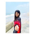 Shritha Sivadas Instagram – ⬅️swipe left , swipe right ➡️. Behind the photoshoot . Jewellery @lolstudiops ♥️ clicks 😎  #iphonography @pranavraaaj
