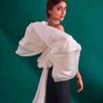 Shriya Saran Instagram - All set for @htcity awards Outfit: @markbumgarner Jewellery: @karishma.joolry Styled by: @sukritigrover Styling Team: @simrankumar19 @vanigupta.23 Hair @yogitasheth96 Make up @sakpalnilesh267 Nails @_teasedrybar Thank you @akshay_26 for amazing pictures