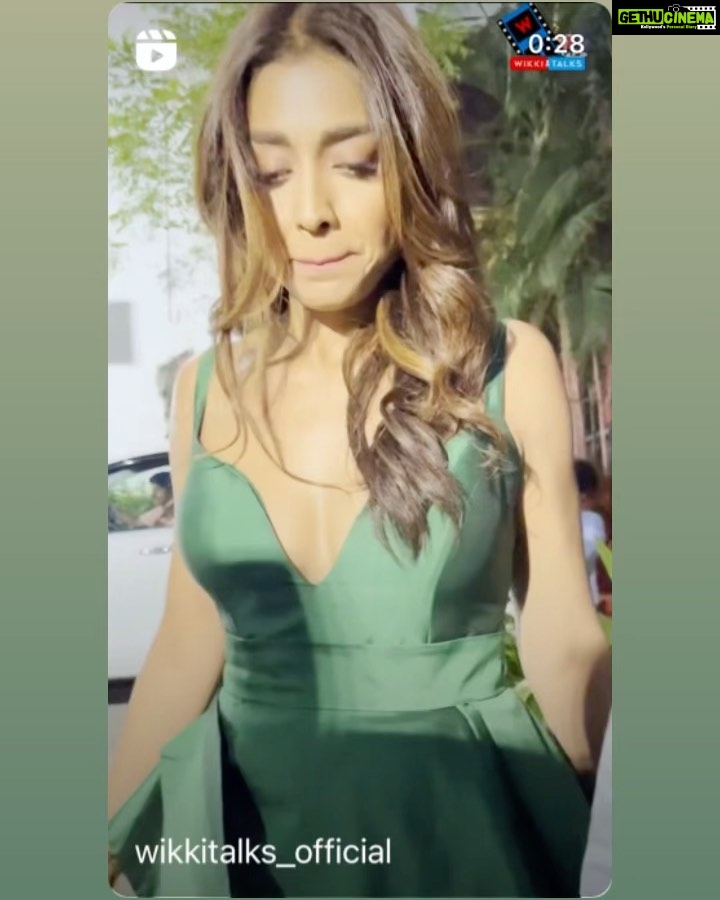 Shriya Saran Instagram - At the #musicschool press meet in chennai Outfit- @shivaniawastyofficial @mintandmilkpr Heels- @stevemaddenindia Styled by- @sukritigrover Assisted by- @vanigupta.23 @simrankumar19 Make up @makeupbymahendra7 Hair @yogitasheth96