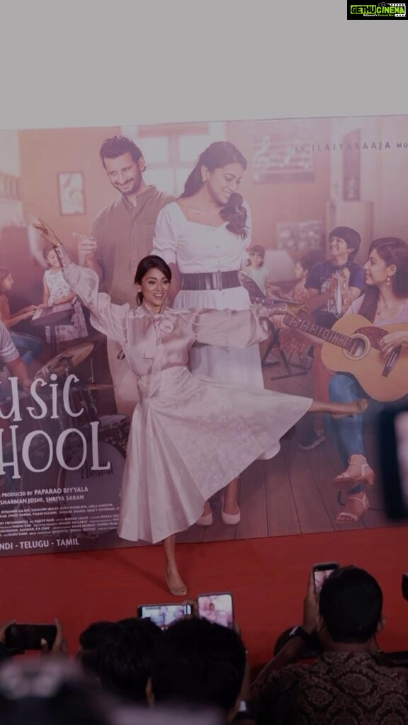 Shriya Saran Instagram - Some fun BTS of our gorgeous Mary gracing the trailer launch event of #Musicschool #MusicSchoolMovie releasing in Hindi, Telugu and Tamil in cinemas on May 12! @shriya_saran1109 @sharmanjoshi #ilaiyaraaja @yaminifilms @paparaobiyyala @srivenkateswaracreations @pvrpictures @adityamusicindia @adityamusictamil @joinprakashraj @singer_shaan @mulay.suhasini @monaambegaonkar @bugskrishna @shrikanth_iyyangar @sutradharactors @imvaquarshaikh @gracy.goswami @ozu.barua @rohanroy_actor @vivaanmunoth @siddhiksha_childartist @karthikeyame @olivia_charan @aa.kalyani @khu_shisoni1905 @mokshapilli @deohanskiran @chinnilaljayaprakash @raagareddy @kmrajeev.nair @amrit.pritam_official @deba_chang @yaminibiyyala @vrsiddareddy @akshaybalsaraf @wallsandtrends @anilandbhanu @vamsikaka @sunnybakshiinmumbai @sanchitatrivedi @idhyamedia #ilaiyaraaja75 #ilaiyaraajamusic #musicschoolmovietelugu #musicschoolmoviehindi #musicschoolmovietamil