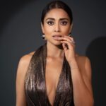 Shriya Saran Instagram - For @hellomagindia awards Outfit-@officialsaishashinde Jewellery- @karishma.joolry HMU- @priyanka_sherkar1 @mahendrabymahendra7 Styled by- @sukritigrover Team- @vanigupta.23 @simrankumar19 📸- deepak_das_photography
