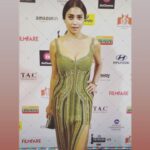 Shriya Saran Instagram - Thank you @nikitamhaisalkar for this stunning outfit . Thank you @filmfare for a fun evening . Had a long day , work … flight And then filmfare …. But it’s fun to wear a sexy outfit and do red carpet … #lovemyjoj #grateful #actorslife #happytobeatwork